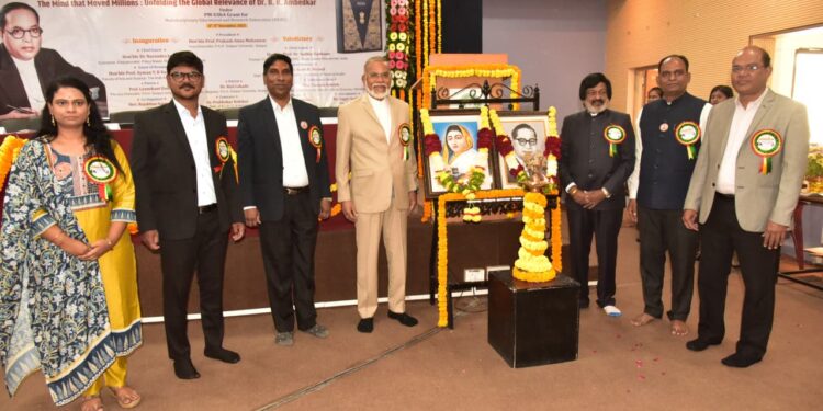 सोलापूर विद्यापीठात भारतरत्न डॉ. बाबासाहेब आंबेडकर आंतरराष्ट्रीय परिषदेला सुरुवात