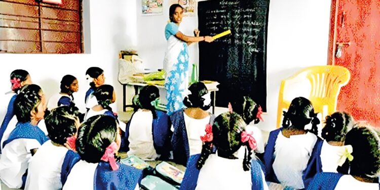 अतिरिक्त ठरलेल्या शिक्षकेतर कर्मचाऱ्यांच्या मिटला पगाराचा प्रश्न..