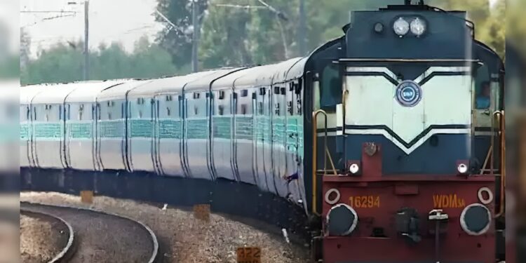 मध्य रेल्वेने १४ विशेष गाड्यांचे केले नियोजन..