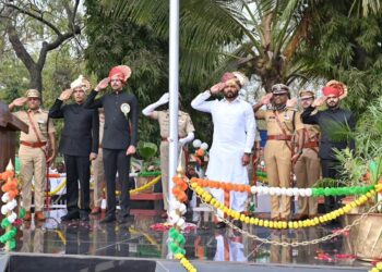 भारताचा 77 वा प्रजासत्ताक दिनानिमित्त मुख्य शासकीय ध्वजारोहण समारंभ पालकमंत्री जयकुमार गोरे यांच्या हस्ते संपन्न