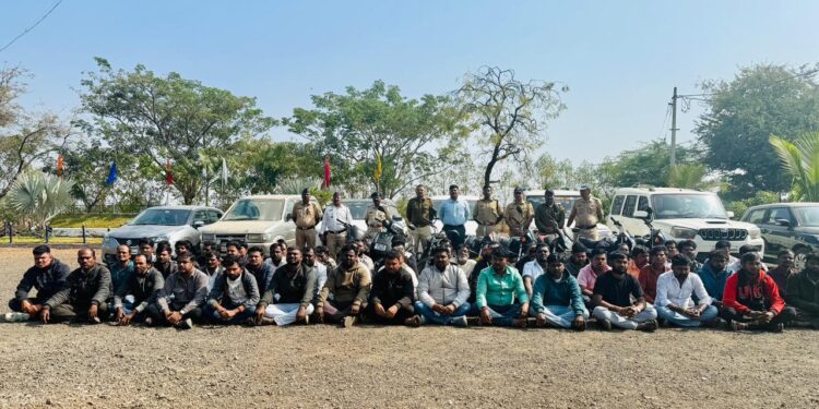 सोलापूर ग्रामीण पोलिसांची मोठी कारवाई; पुष्पक ऑर्केस्ट्रावर धाड, 70 जणांविरोधात गुन्हा दाखल