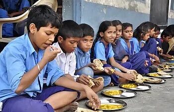 मध्यान्ह भोजनाची नोंद 2 पर्यंत न केल्यास शाळांवर होणार कारवाई..