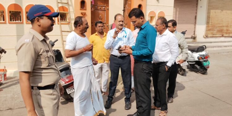 सिद्धेश्वर यात्रेच्या पार्श्वभूमीवर महापालिका आयुक्त सचिन ओंबासे तसेच अधिकाऱ्यांनी विविध मार्गाची केली पाहणी