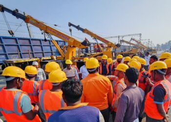 मध्य रेल्वेच्या सोलापूर विभागाने अद्ययावत भिगवण गुड्स शेडमध्ये नवीन ‘स्टील बार’ हाताळण्यास सुरुवात केली
