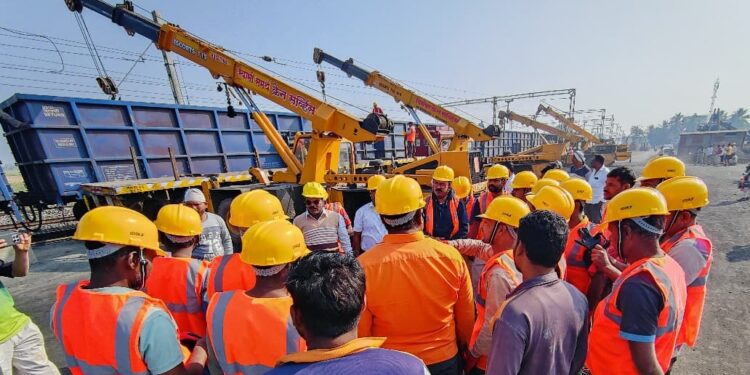 मध्य रेल्वेच्या सोलापूर विभागाने अद्ययावत भिगवण गुड्स शेडमध्ये नवीन ‘स्टील बार’ हाताळण्यास सुरुवात केली