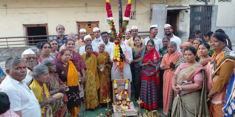 देव आश्रमात आला… ज्येष्ठांच्या डोळ्यांत आनंदाश्रू