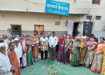 वात्सल्य आस्था वृद्धाश्रमात ग्रामदैवत श्री सिद्धरामेश्वरांच्या नंदीकौल काठीचे पूजन