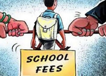 शुल्क मागणाऱ्या शाळा – कॉलेजवर कारवाई होणार