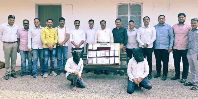 सोलापूर ग्रामीण पोलिसांनी घरफोडीच्या 10 गुन्ह्यांचा केला उलगडा , चार आरोपींना केली अटक