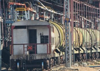 मध्य रेल्वेच्या सोलापूर विभागाने पहिल्याच वर्षात आयओसीएल पाकणी साइडिंगमधून रेक लोडिंगचे त्रिशतक पूर्ण केले