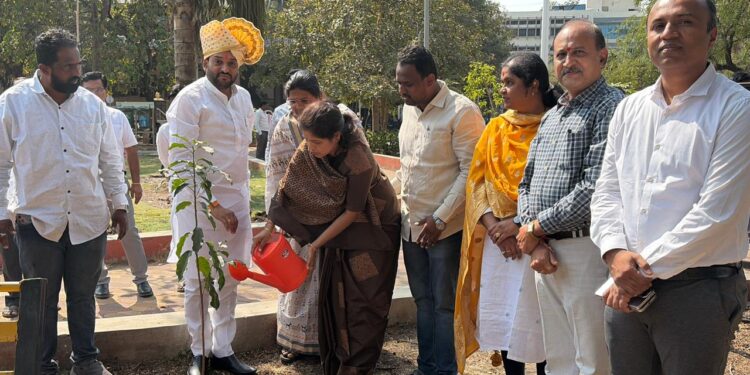 हरित सोलापूरसाठी वृक्षारोपण – उपमहापौर ज्ञानेश्वरी महेश देवकर