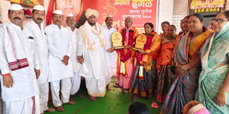 सोलापुरात पार पडला ” मुक्ताई रत्न जीवन गौरव ” पुरस्कार सोहळा