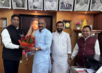 कुलगुरू प्रा. प्रकाश महानवर यांची आ.सचिन कल्याणशेट्टी यांची सदिच्छा भेट