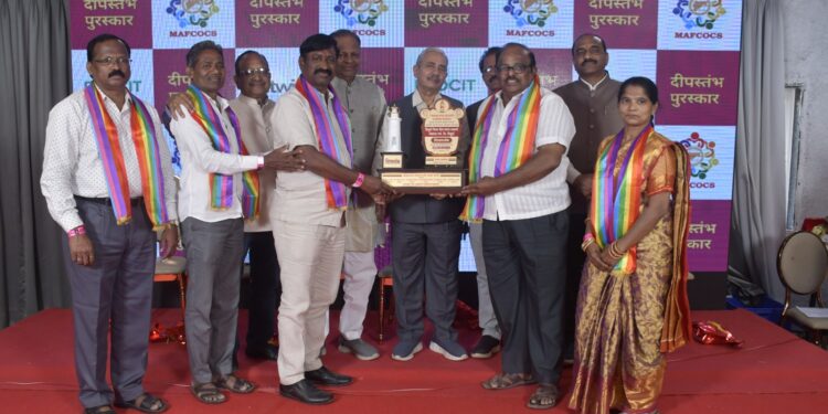 चौडेश्वरी तोगटवीर क्षत्रिय नागरी सह पतसंस्थेला राज्यस्तरीय प्रथम दीपस्तंभ पुरस्कार – चेअरमन लक्ष्मीकांत उदगिरी