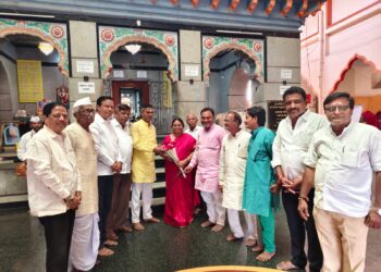 तिरूमला तिरुपती देवस्थान संचालिका टी.जानकीदेवी यांना पद्मशाली पद्मावती ब्रह्मोत्सवम समितीच्या वतीने निवेदन