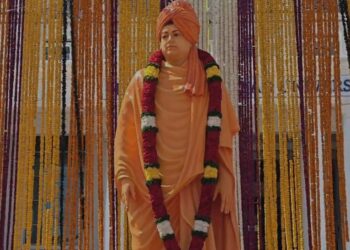 एमआयटी विश्वप्रयाग विद्यापीठात स्वामी विवेकानंद पुतळ्याचे अनावरण