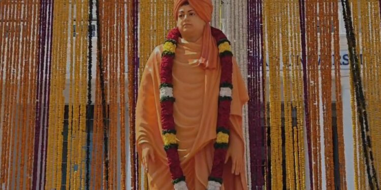 एमआयटी विश्वप्रयाग विद्यापीठात स्वामी विवेकानंद पुतळ्याचे अनावरण