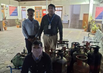 घरगुती गॅसचा अवैध वापर रोखण्यासाठी पंढरपूरमध्ये धाड