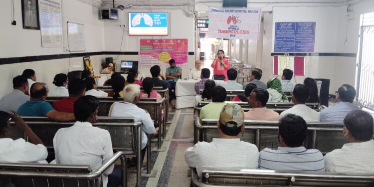 मध्य रेल्वेच्या सोलापूर विभागात जागतिक क्षयरोग दिन विविध जनजागृती उपक्रमांसह साजरा..
