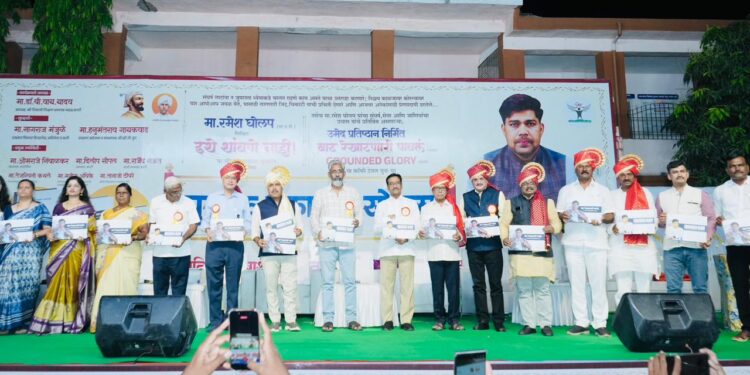 रमेश घोलप लिखित “इथे थांबणे नाही”च्या सुधारित आवृत्तीचे भव्य प्रकाशन