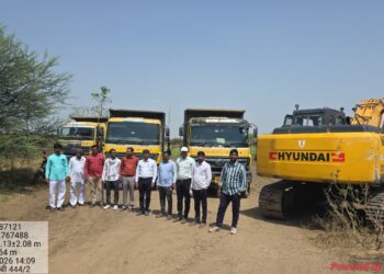 मौजे कोंडी, बीबी दारफळ येथे अवैध गौण खनिज कार्यवाहीत 6 हायवा व 1 पोकलँड जप्त