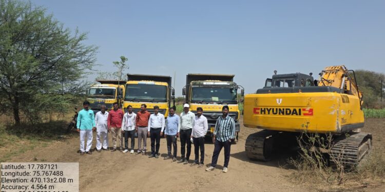 मौजे कोंडी, बीबी दारफळ येथे अवैध गौण खनिज कार्यवाहीत 6 हायवा व 1 पोकलँड जप्त