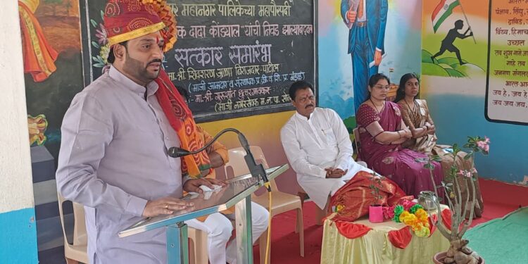 गणेश नाईक विद्यामंदिर मधील बालगोपाळांशी महापौर विनायक कोंड्याल यांनी साधला संवाद