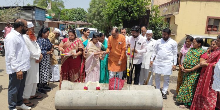 जुनी लक्ष्मी चाळ येथे ड्रेनेज लाईन कामाचा शुभारंभ