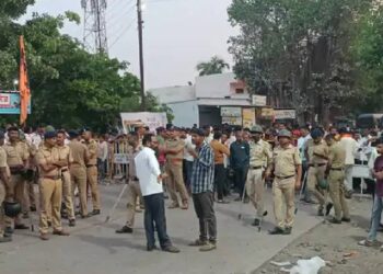 सोलापूर जिल्ह्यात अनधिकृत पुतळे, स्मारके व ध्वजस्तंभ उभारणीवर कडक कारवाई