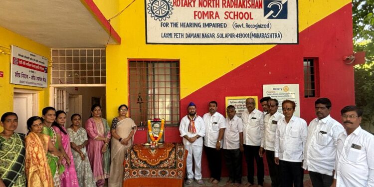 मूकबधिर विद्यालयात डॉ. बाबासाहेब आंबेडकरांची १३५ वी जयंती उत्साहात साजरी