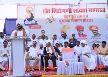 पालकमंत्री जयकुमार गोरे यांच्या उपस्थितीत संत सावता माळी मंदिरात चंदन उटी सोहळा