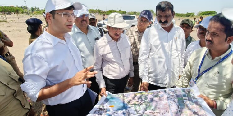 आषाढी यात्रेच्या पार्श्वभूमिवर जिल्हाधिकारी कार्तिकेयन एस. यांनी केली विविध ठिकाणची पाहणी