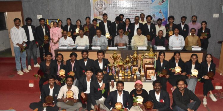 युवा विद्यार्थी कलावंतांनी सोलापूर विद्यापीठाचे नाव उज्वल करावे: डॉ. भोसले