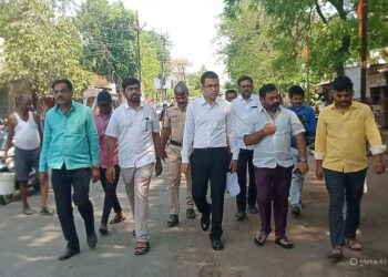 नागरी समस्या आणि प्रलंबित विकासकामांच्या पाठपुराव्यासाठी मनपा आयुक्तांच्या प्रभाग क्रमांक आठ मध्ये भेटी