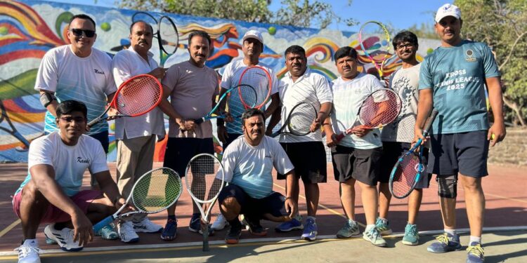 एम थ्री टेनिस चषक स्पर्धेत डॉ. टी. सदाशिव व कृष्णा कनकी अजिंक्य