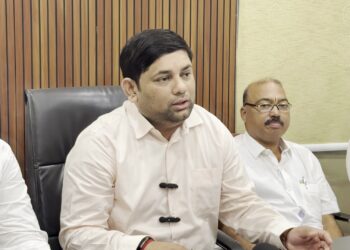 “एक घर – एक झाड अभियानांतर्गत ५००० रोपांचे मोफत वितरण