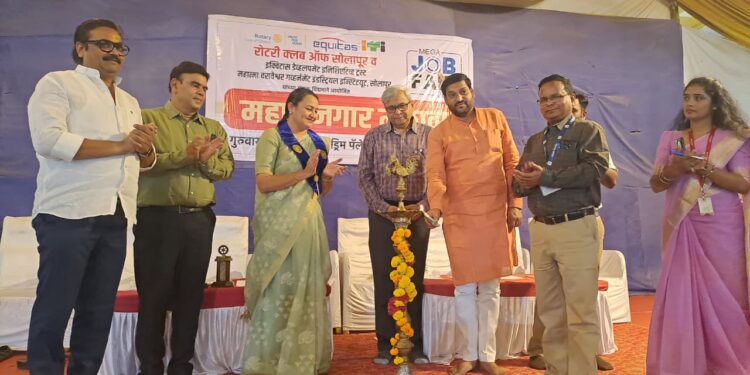 महारोजगार मेळाव्यास युवकांचा उत्स्फूर्त प्रतिसाद