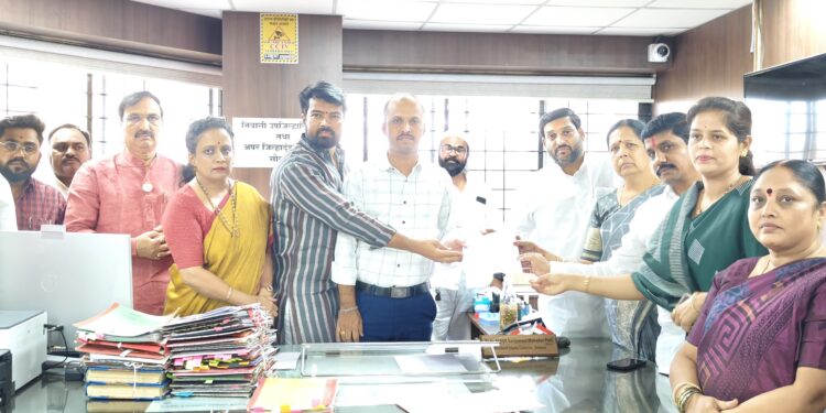 नरसापुर अत्याचारातील आरोपीला व्हावी कठोर शिक्षा: शहर भाजपाचे जिल्हाधिकाऱ्यांना निवेदन