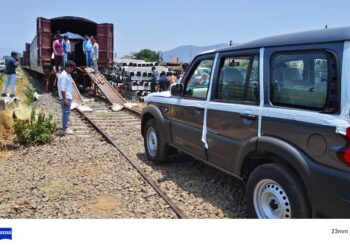मध्य रेल्वेने वाहन मालवाहतुकीला दिली चालना:- इगतपुरी गुड्स शेड येथे पहिल्या एनएमजी रेकची लोडिंग सुरू