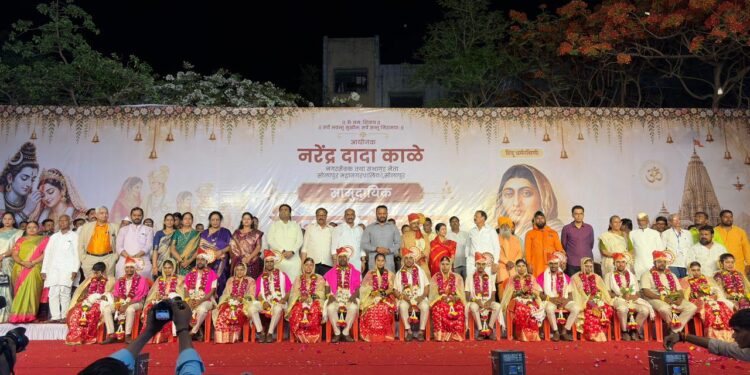 वरूण राजाच्या साक्षीने उत्साही आणि आनंदमयी वातावरणात जुळल्या १० जोडप्यांच्या रेशीमगाठी