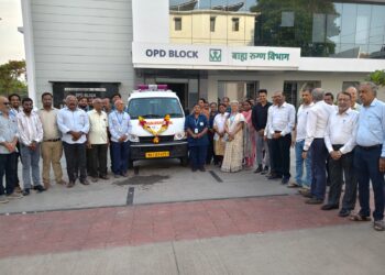 बालाजी फाऊंडेशन व एस. व्ही. एस मेडीकेअर यांच्यावतीने वाडीया हॉस्पीटलला रुग्णवाहीका भेट