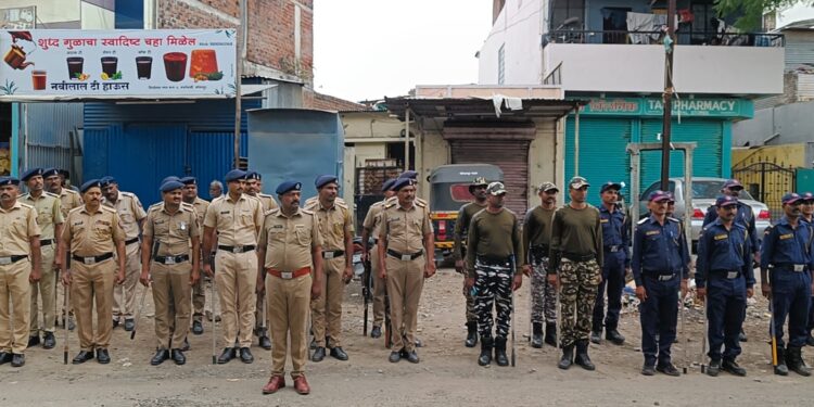 ईद सणाच्या पार्श्वभूमीवर पोलिसांचा रूट मार्च