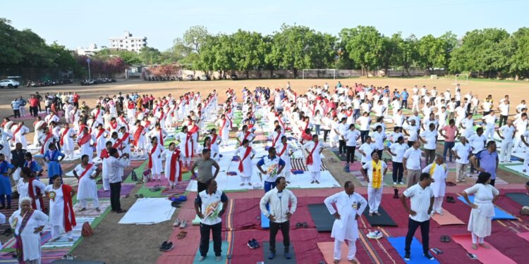 आंतरराष्ट्रीय १२ वा योग दिन उत्साहात साजरा; निरोगी वृद्धत्वासाठी योग आवश्यक