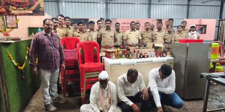 सोलापुरात अवैध हातभट्टी व मद्यविक्रीविरोधात धडक कारवाई; २३.५६ लाखांचा मुद्देमाल जप्त