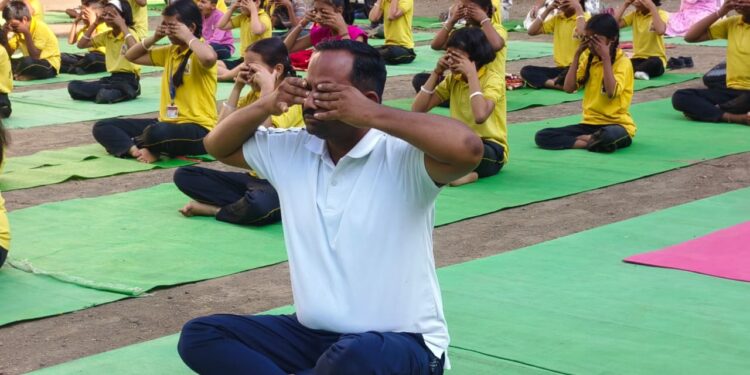 निमा सोलापूर तर्फे जागतिक योग दिन उत्साहात साजरा