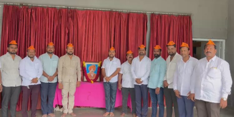 लोकराजा राजर्षी छत्रपती शाहू महाराज जयंतीनिमित्त संभाजी आरमार च्या वतीने अभिवादन…