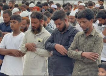 पावसासाठी सोलापुरात मुस्लिम समाजाचे सामुदायिक नमाज पठण, साश्रू नयनांनी अल्लाहकडे पावसासाठी साकडे