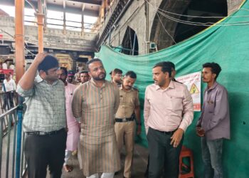 पालकमंत्री जयकुमार गोरे यांनी केली श्री विठ्ठल- रुक्मिणी मंदीराची पाहणी