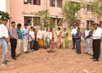 सोलापूर विद्यापीठात जागतिक पर्यावरण दिनानिमित्त वृक्षारोपण!
