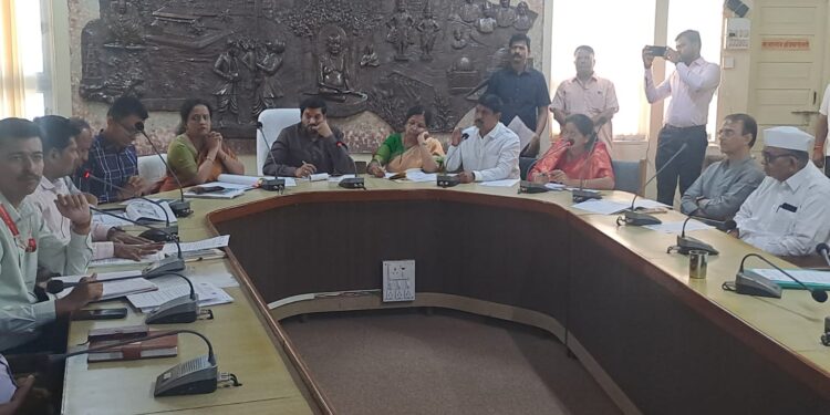 सिद्धेश्वर तलाव संवर्धनासाठी महापालिकेची मोठी बैठक; जलगुणवत्ता सुधारणा व सुशोभीकरणावर भर
